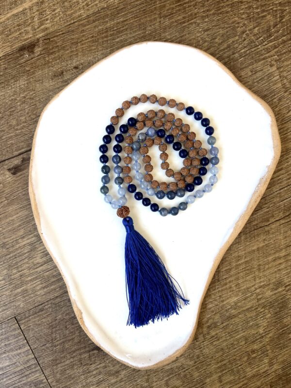 Japa Mala de Angelita, Sodalita, Lapislázuli y Rudraksha