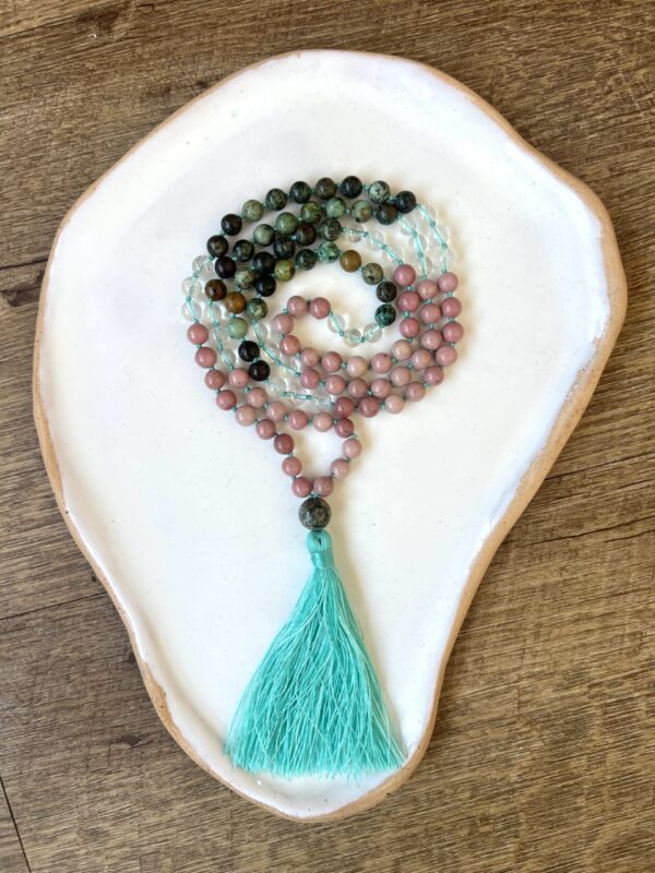Japa Mala de Rodonita, Turquesa Africana y Cristal de Roca
