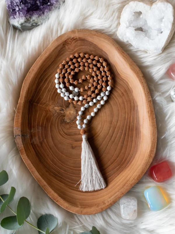 Japa Mala Howlita y Rudraksha – Paz y Conciencia
